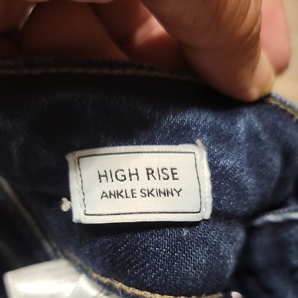 KanCan Dark Blue Frayed Hem Estillo Cropped Jeans - Picture 3 of 9